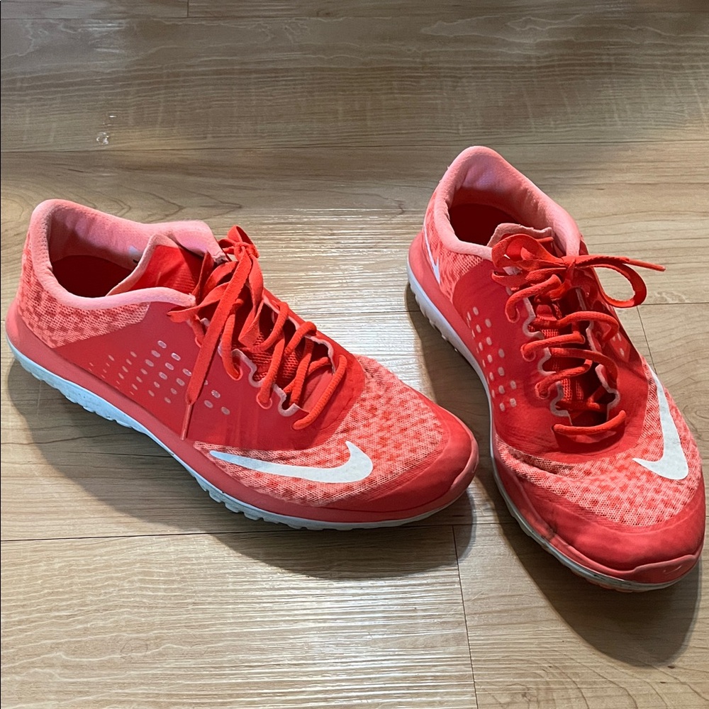 Nike Women's Bright Pink Athletic Shoes